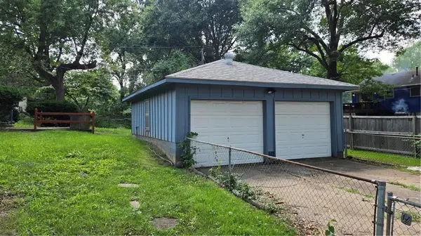 8710 E 92nd ST, Kansas City, MO 64138