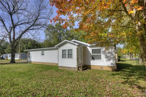 705 N Cayuga ST, Frontenac, KS 66762
