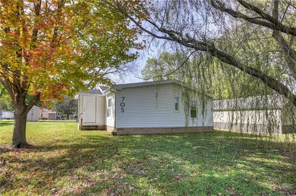 705 N Cayuga ST, Frontenac, KS 66762