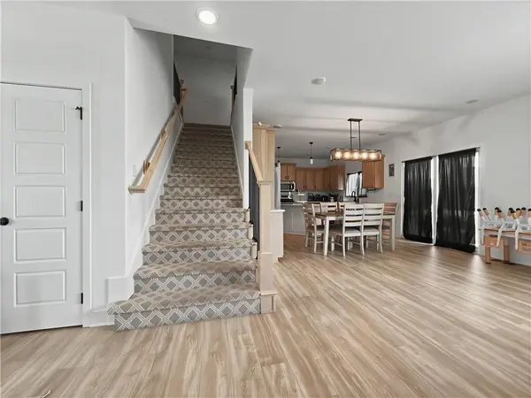 416 SW Nelson DR, Blue Springs, MO 64014