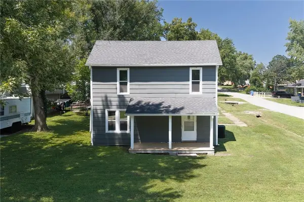 529 E 6th ST, Tonganoxie, KS 66086