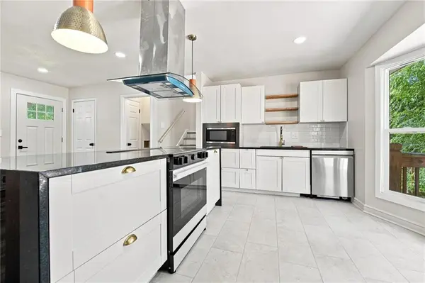 8812 W 72nd ST, Overland Park, KS 66204