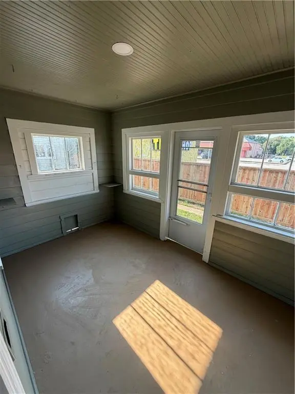 105 N 27 ST, Parsons, KS 67357