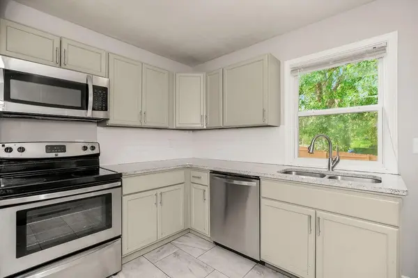 319 E 82nd ST, Kansas City, MO 64114