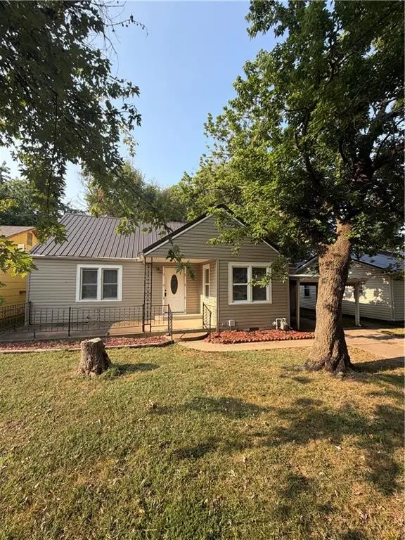 3132 Grand AVE, Parsons, KS 67357