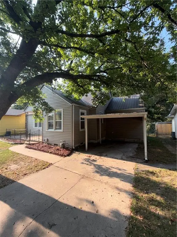 3132 Grand AVE, Parsons, KS 67357