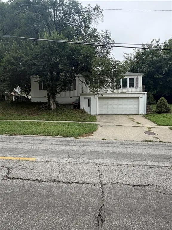 2701 Southeast TRL, St Joseph, MO 64506