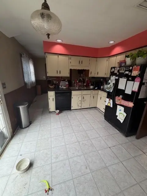 2701 Southeast TRL, St Joseph, MO 64506
