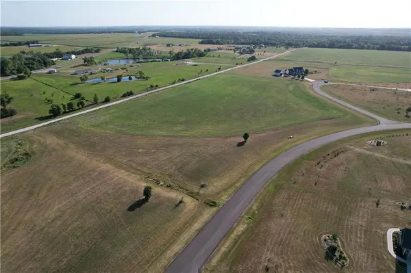 9 Wheatland DR, Ottawa, KS 66067