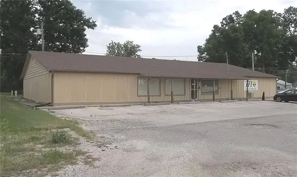 501 N State ST, Iola, KS 66749