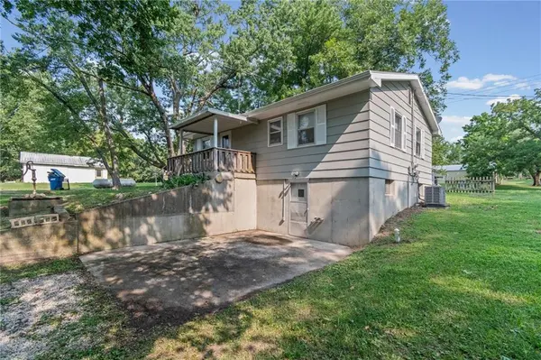 182 W Jackson ST, Kingston, MO 64650