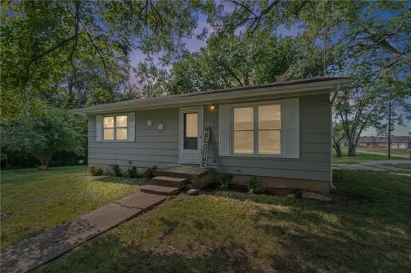 182 W Jackson ST, Kingston, MO 64650