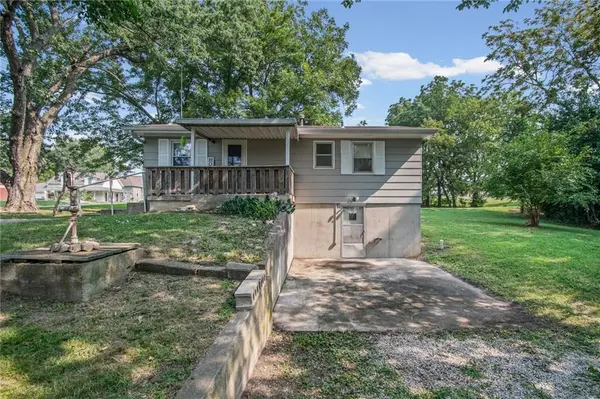 182 W Jackson ST, Kingston, MO 64650