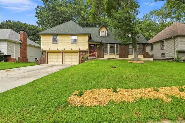 209 SW Victor DR, Blue Springs, MO 64014