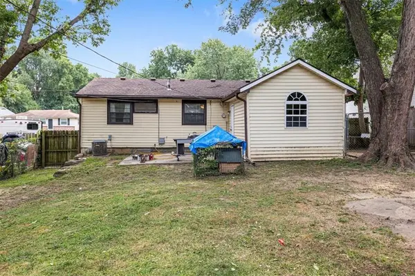 1212 44th ST, Kansas City, MO 64116
