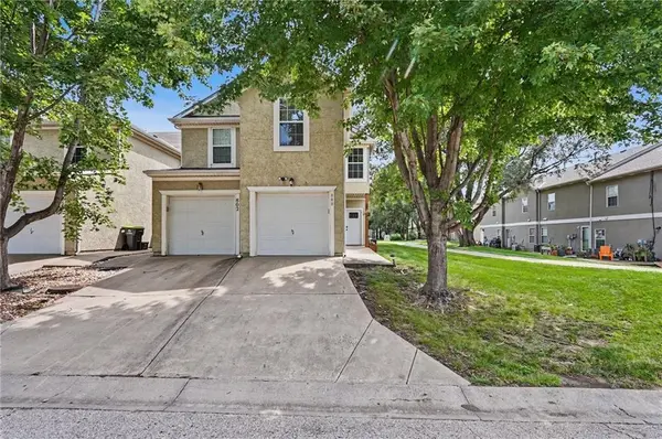 800 S Woodson CT, Gardner, KS 66030