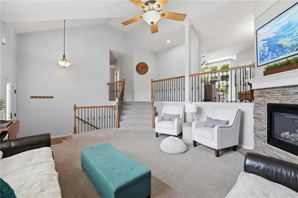 14070 NW 64th TER, Parkville, MO 64152