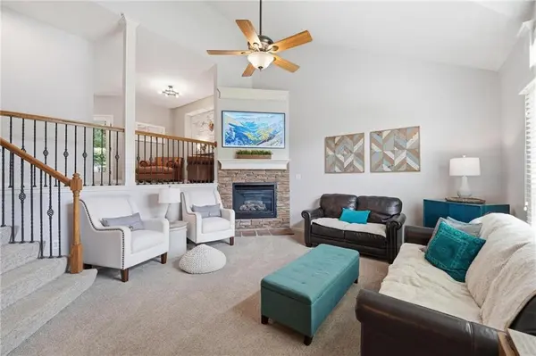 14070 NW 64th TER, Parkville, MO 64152