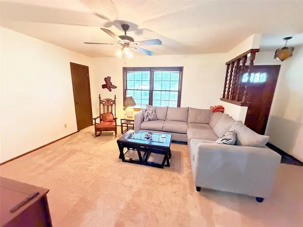 2414 N Hoover RD, Buckner, MO 64016