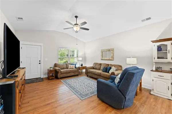 819 Baker ST, Baldwin City, KS 66006