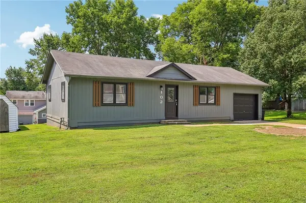 102 SE 245 RD, Warrensburg, MO 64093