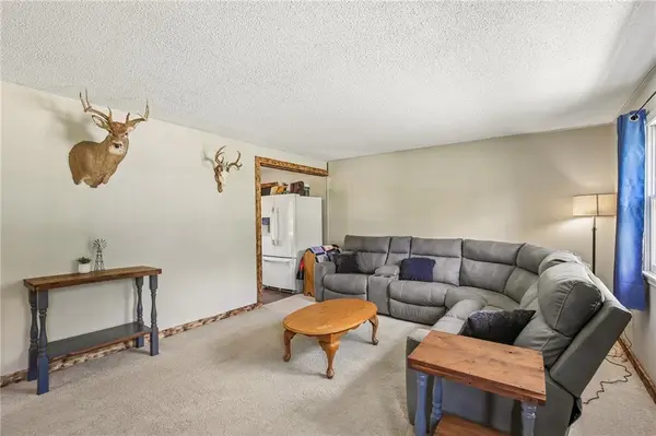 102 SE 245 RD, Warrensburg, MO 64093