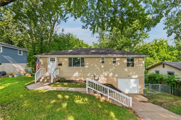 7007 N Pennsylvania AVE, Kansas City, MO 64118