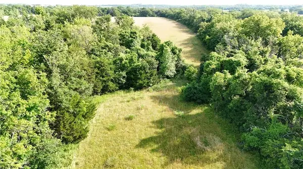 Hackberry RD, Fort Scott, KS 66701