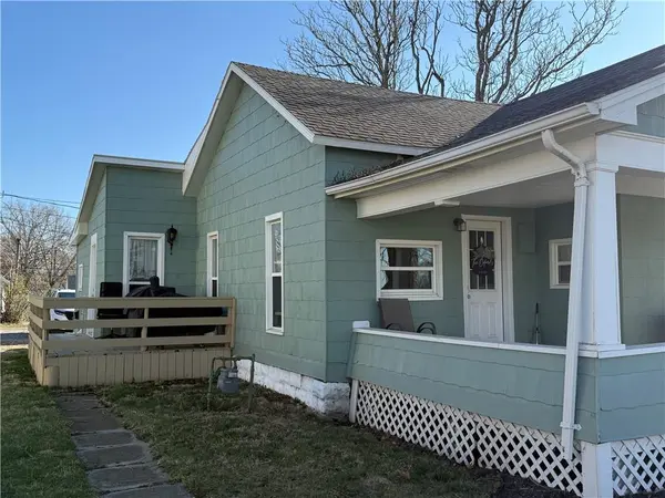 413 W 1st ST, Cameron, MO 64429