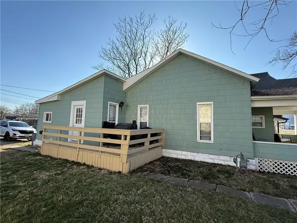 413 W 1st ST, Cameron, MO 64429