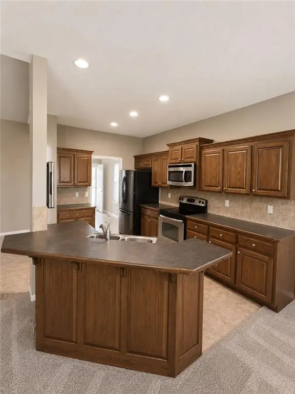 21871 W 116th PL, Olathe, KS 66061