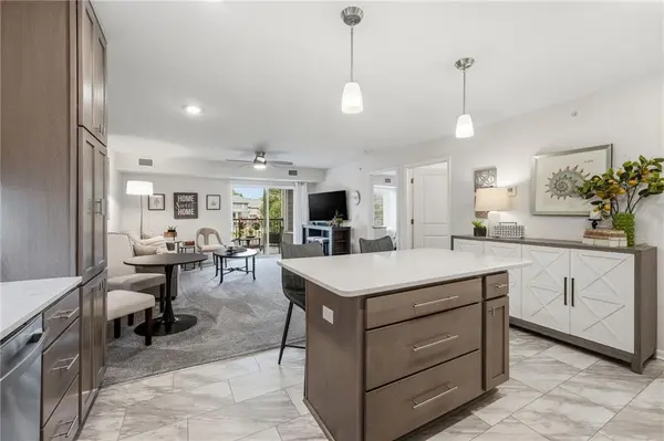 7800 W 123rd ST #303, Overland Park, KS 66213