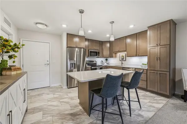 7800 W 123rd ST #303, Overland Park, KS 66213