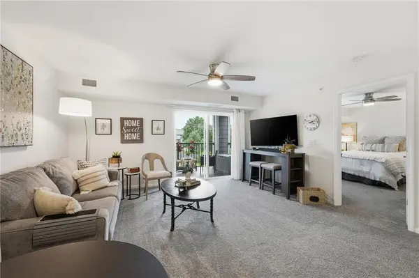 7800 W 123rd ST #303, Overland Park, KS 66213