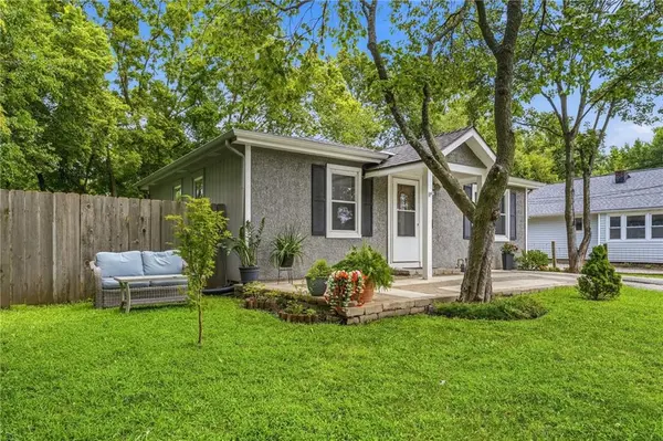 622 N Chestnut ST, Olathe, KS 66061