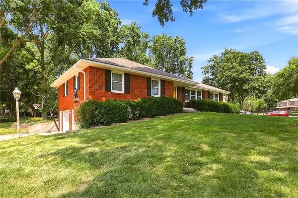 1701 Willow CIR, Blue Springs, MO 64014