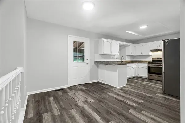 1504 NE Auburn DR, Lee's Summit, MO 64086