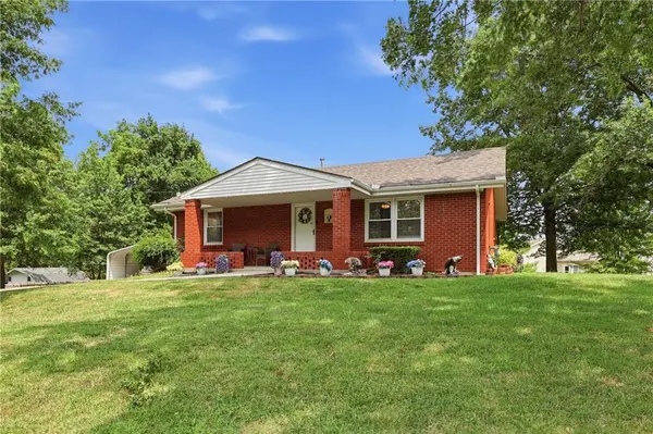 9404 NE Cookingham DR, Kansas City, MO 64157