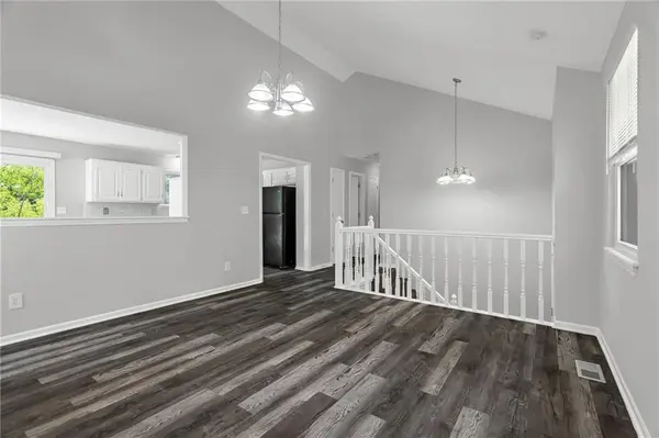 405 SE Onyx CIR, Lee's Summit, MO 64063