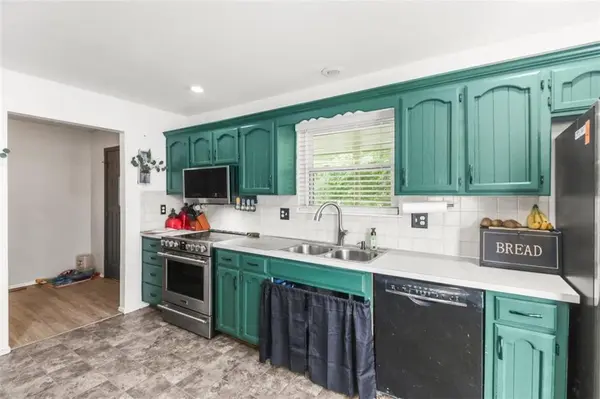 2121 NW Hidden Pointe CT, Blue Springs, MO 64015