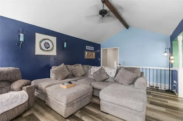 2121 NW Hidden Pointe CT, Blue Springs, MO 64015