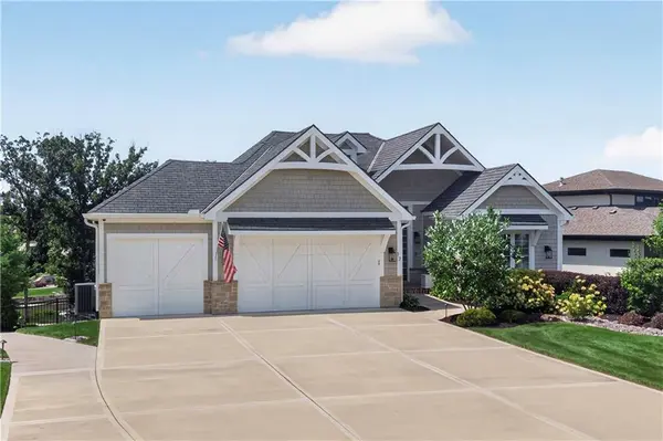 17 Buffalo Ridge DR, Lake Winnebago, MO 64034