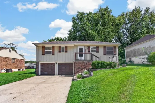 1216 NW Somerset CT, Blue Springs, MO 64015