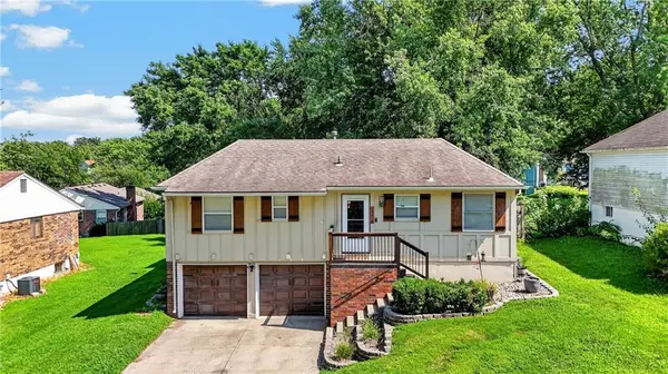 1216 NW Somerset CT, Blue Springs, MO 64015