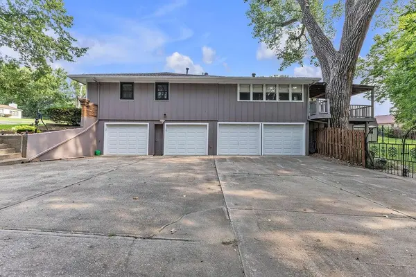 7001 N Highland AVE, Kansas City, MO 64118