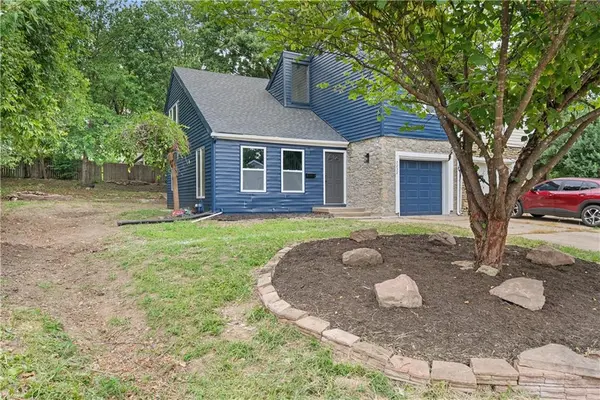 7232 N Monroe AVE, Gladstone, MO 64119