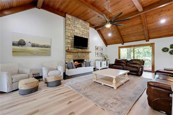 13112 Smart RD, Lee's Summit, MO 64086