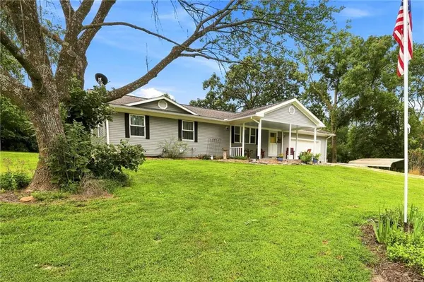 422 NE 500 RD, Warrensburg, MO 64093