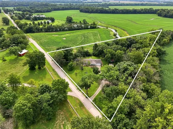 422 NE 500 RD, Warrensburg, MO 64093