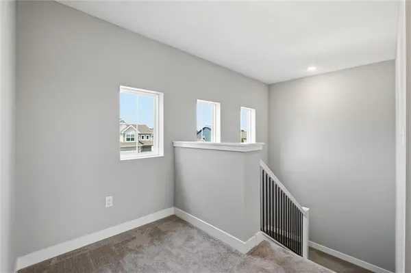 2113 SW Rutherford DR, Lee's Summit, MO 64082